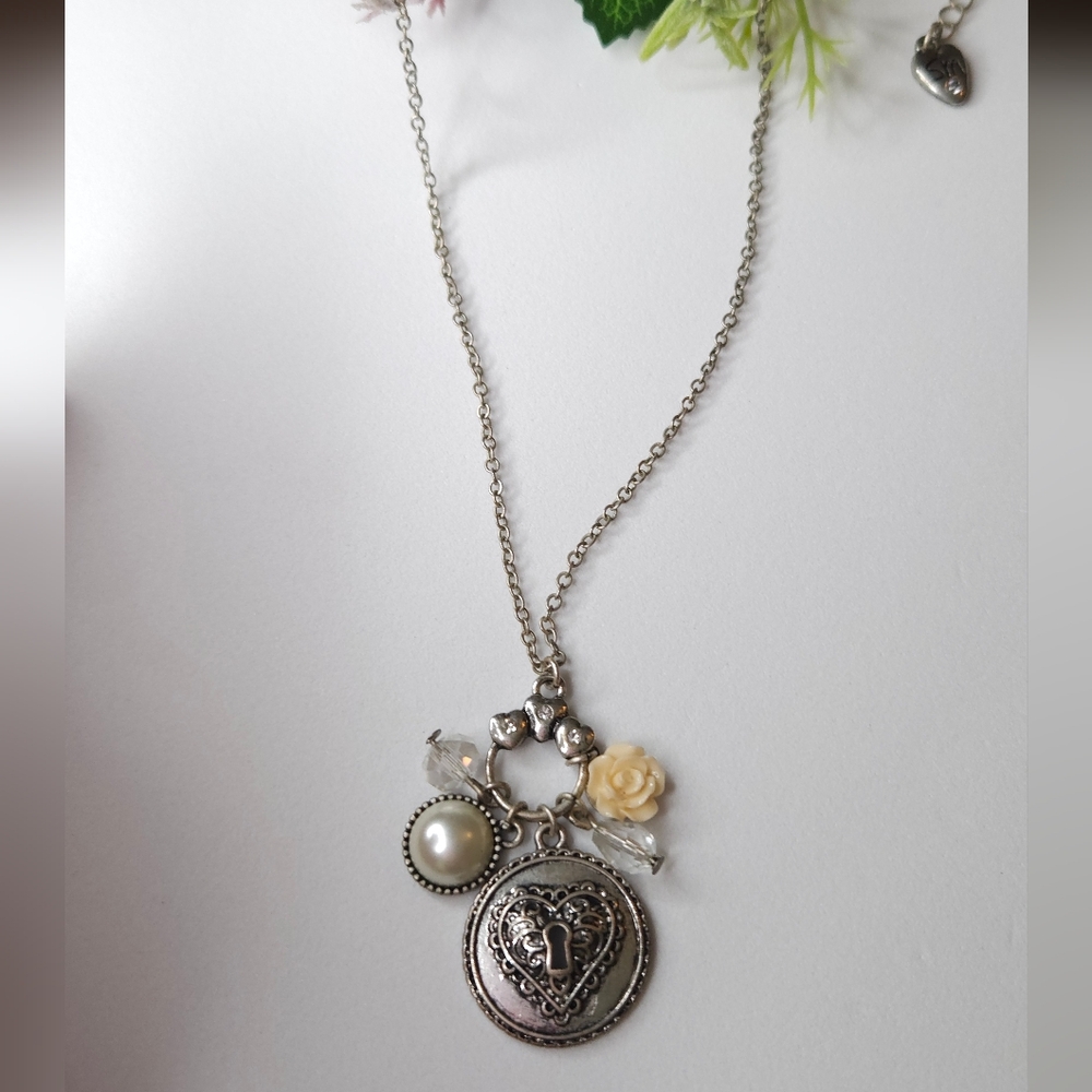 Steve Madden Silver Plated Heart & Flower Charm Necklace - Picture 6 of 7